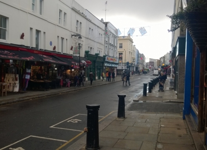 Notting Hill es un escenario, un set, un centro de inspiraci�n, una evocaci�n constante en el arte, un lugar que nos gusta observar con buena m�sica. Les dejamos un video muy corto de sus inolvidables calles con m�sica de Four  - ENFILME.COM