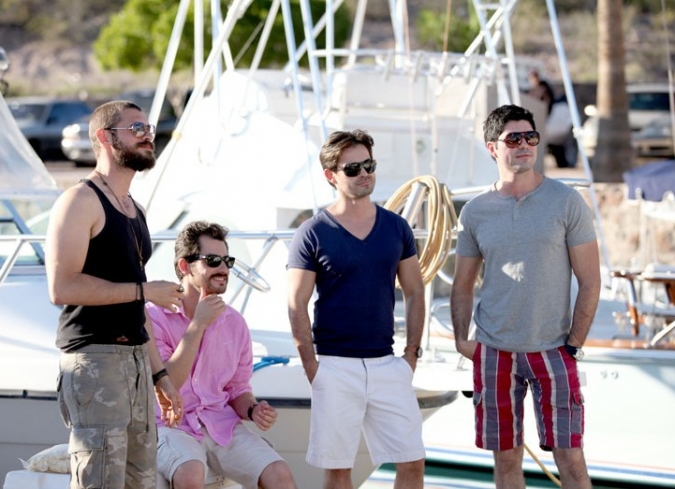 CASI TR3INTA (Casi treinta) relata la historia de Emilio, un joven del   norte del pa�s que vive en la Ciudad de M�xico y quien aparentemente   tiene todo lo que siempre so��.  - ENFILME.COM