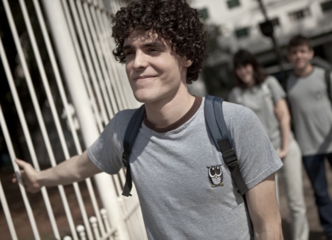 No quiero volver solo�es un relato jovial y sereno sobre el descubrimiento del primer amor entre dos adolescentes homosexuales. Una narrativa delicada que aborda con humor directo la situaci�n del personaje protagonista, Leo y su ceguera, con bromas ligeras sin llegar a la violencia.  - ENFILME.COM