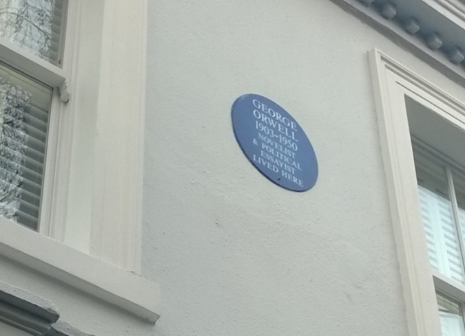 Notting Hill es un escenario, un set, un centro de inspiraci�n, una evocaci�n constante en el arte, un lugar que nos gusta observar con buena m�sica. Les dejamos un video muy corto de sus inolvidables calles con m�sica de Four  - ENFILME.COM
