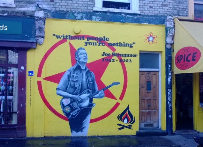 Notting Hill es un escenario, un set, un centro de inspiraci�n, una evocaci�n constante en el arte, un lugar que nos gusta observar con buena m�sica. Les dejamos un video muy corto de sus inolvidables calles con m�sica de Four  - ENFILME.COM