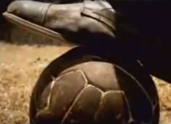Tiro de gracia escrita y dirigida por Jes�s Ochoa. Un relato chusco, desprovisto de di�logos, sobre M�xico y el futbol, una vuelta de tuerca al termino, ?tiro de gracia?.  - ENFILME.COM