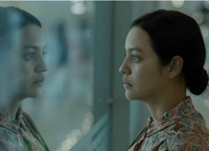 A�n es de noche en Caracas�no requiere que el espectador conozca todo el contexto en el que se desdobla, para entender la historia ni el fondo del discurso, aunque todo mundo conozca la situaci�n de Venezuela.  - ENFILME.COM