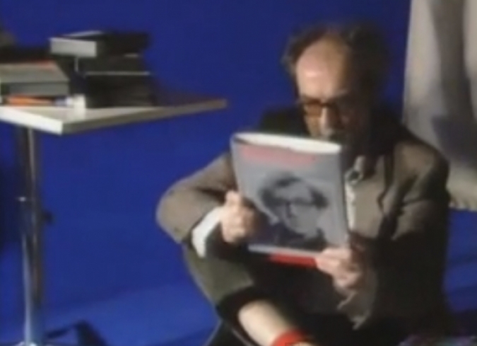 La acidez cr�tica con la que Jean-Luc Godard ha llenado cada uno de sus filmes queda impregnada en la imagen del cineasta Woody Allen.  El director neoyorquino queda reducido a un maniqu� en el juego de  Godard.  - ENFILME.COM
