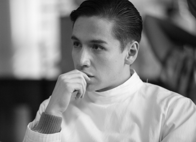 En 1942, cuando el Congreso de la Uni�n aprob� el decreto del presidente Manuel �vila Camacho, M�xico declara la guerra a las potencias del eje y se prepara para participar en el conflicto b�lico. En este contexto, muchos j�venes viven con la incertidumbre de que, en cualquier momento, ser�n llamados para unirse a las fuerzas armadas. Este es el caso de Jorge (Norman Delgadillo), un estudiante de la carrera de Qu�mica que vive enamorado de Paquita (Vico Escorcia) y siente la necesidad de perder su virginidad antes de alistarse en el ej�rcito. Para lograrlo, �l decide realizar una apuesta con su mejor amigo y compa�ero de estudios, Goyo (Gabino Rodr�guez), cuya novia es Graciela (Sof�a Espinosa), para determinar qui�n de los dos convencer� primero a su novia de asistir al laboratorio que comparten, una especie de guarida ubicada en la calle Mar del Norte, en Tacuba, cerca del Centro Hist�rico de la Ciudad de M�xico. Aunque Goyo est� enamorado de ?Chela?, como cari�osamente le dice, el joven no est� interesado en ganarle a su amigo; �l prefiere deambular por las noches en busca de prostitutas, a quienes convence de acompa�arlo al laboratorio sin saber que sus vidas corren peligro.  - ENFILME.COM