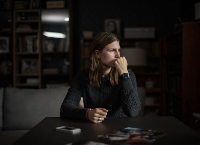 A partir de la ruptura de un matrimonio y utilizando el paisaje desolado de las afueras nevadas de Mosc� como tel�n de fondo, 'Sin amor',�de Andrey Zvyagintsev,�recurre a la tensi�n estremecedora que se cierne sobre el �nico hijo de la pareja para construir una poderosa y sombr�a alegor�a de la devastadora ausencia de empat�a en la sociedad rusa contempor�nea.  - ENFILME.COM