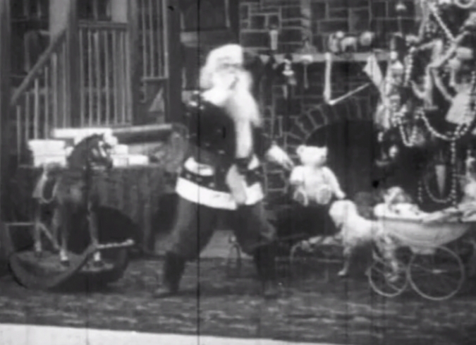 Un encantador filme silente dirigido por�Edwin S. Porter en 1905, adaptado del poema hom�nimo de 1823 de�Clement Clarke. A este poema se le atribuye la concepci�n de Santa Claus desde mediados del siglo XIX hasta la actualidad: su apariencia bonachona, la noche de su visita, su modo de transportarse, el n�mero y los nombres de sus renos, y la tradici�n de traer juguetes a los ni�os  - ENFILME.COM